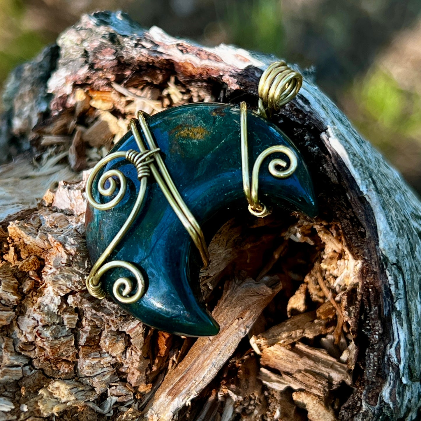 Moss-sawed, handmade pendant, necklace